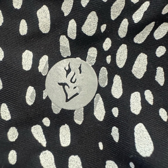 Torrid Gray Leggings Wide Waistband and Flatlock Seams pockets 7/8 crop SIZE 2 - Picture 2 of 4